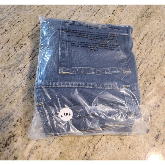 Roebuck & Co. Slim Straight Jeans 30x30 Light Distress - Picture 14 of 14